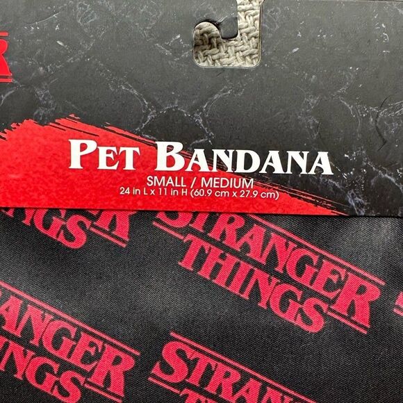 Netflix STRANGER THINGS Dog Bandana Black Small/Medium NWT Puppy Gift - Picture 3 of 4